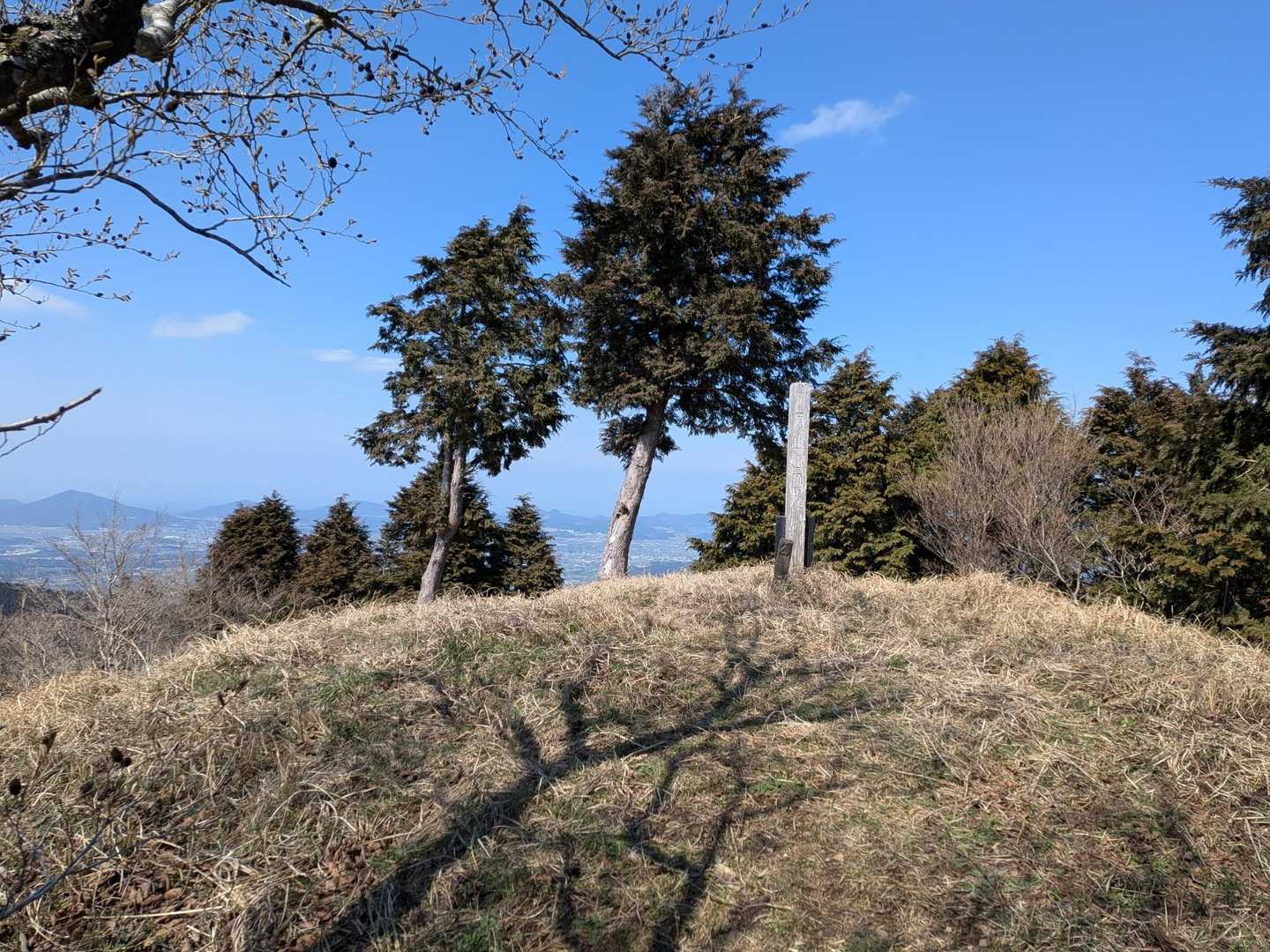 川原山山頂、今日は、穏やかな気温とお空もブルー