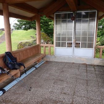 ここへくると、必ずお詣りする。

いつも、これまで無事で登山できていることに感謝する。

今日は、あと暫く今の安寧が続きますようにと控えめにつぶやいてみた
