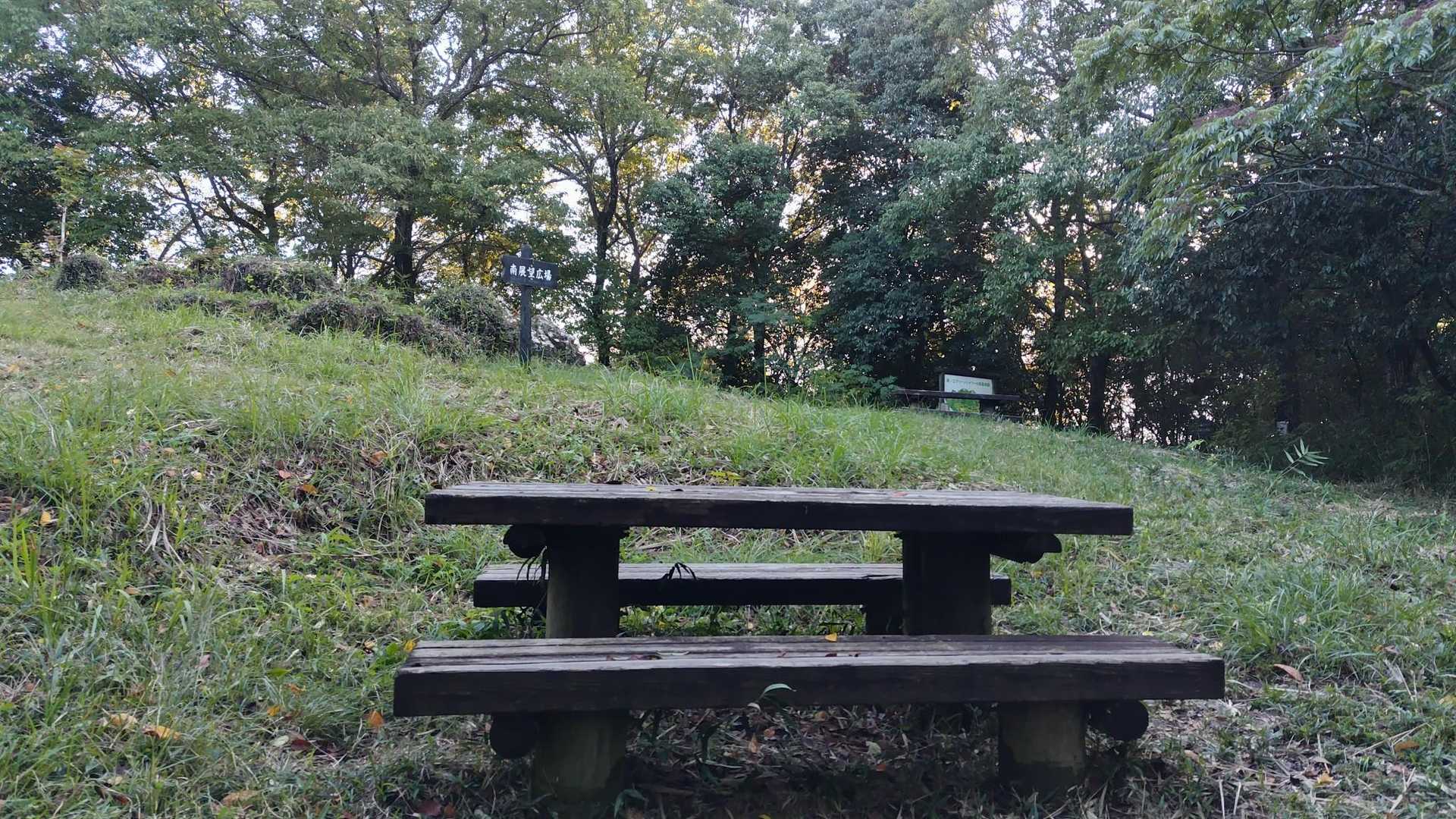 🎵楽しみの地図が広がり　はるかなドングリの山よ🎵