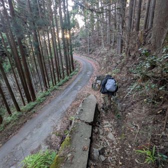 登山道降りてほっと一息
（ここから駅までが結構長いのだが）