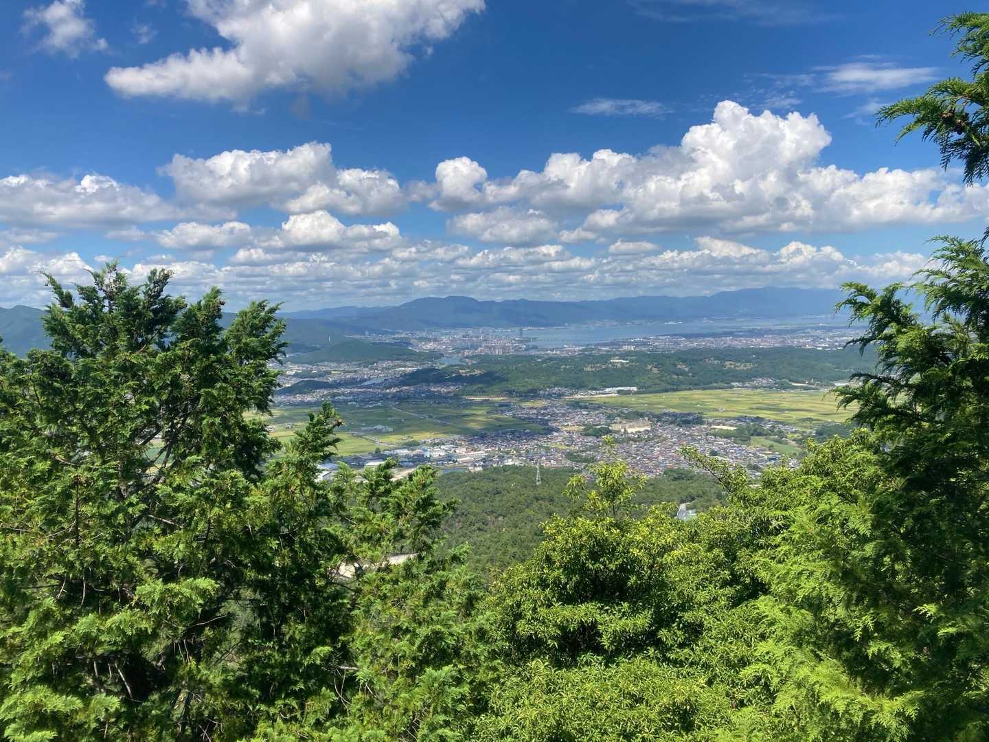 笹間ヶ岳山頂か見た琵琶湖、比良・比叡の山並み💖。