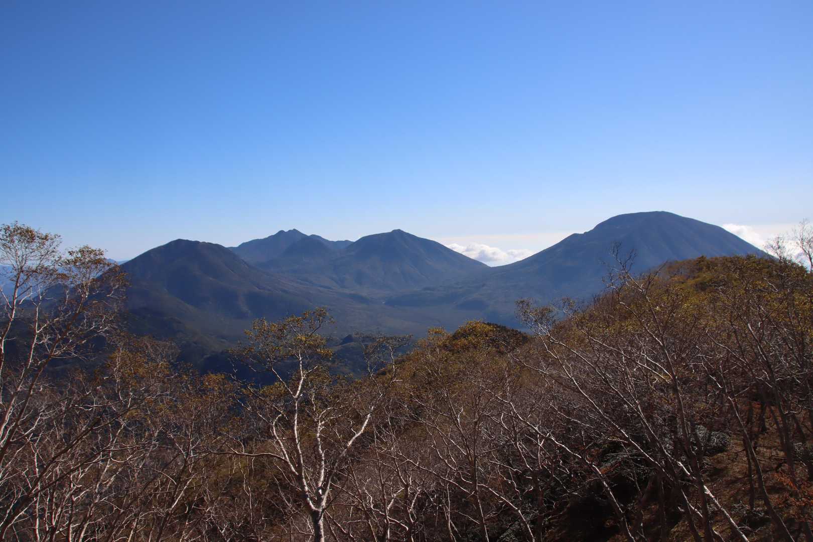 左から太郎山、女峰山、小真名子山、大真名子山、男体山