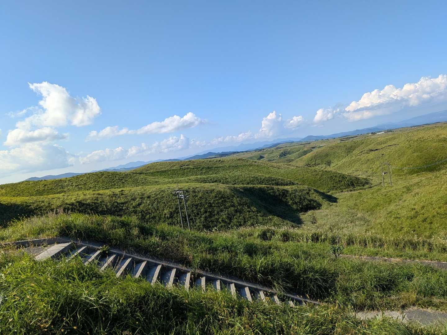 大観峰 | 片道15分で阿蘇カルデラを一望。弩級絶景に出会えるコスパ最高コースの写真