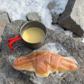 水筒に入れてあったコーンスープでだいぶ温まる✨