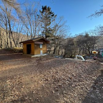 「福ちゃん荘」前のトイレ。無料でした。ありがとうございます🙇‍♂️