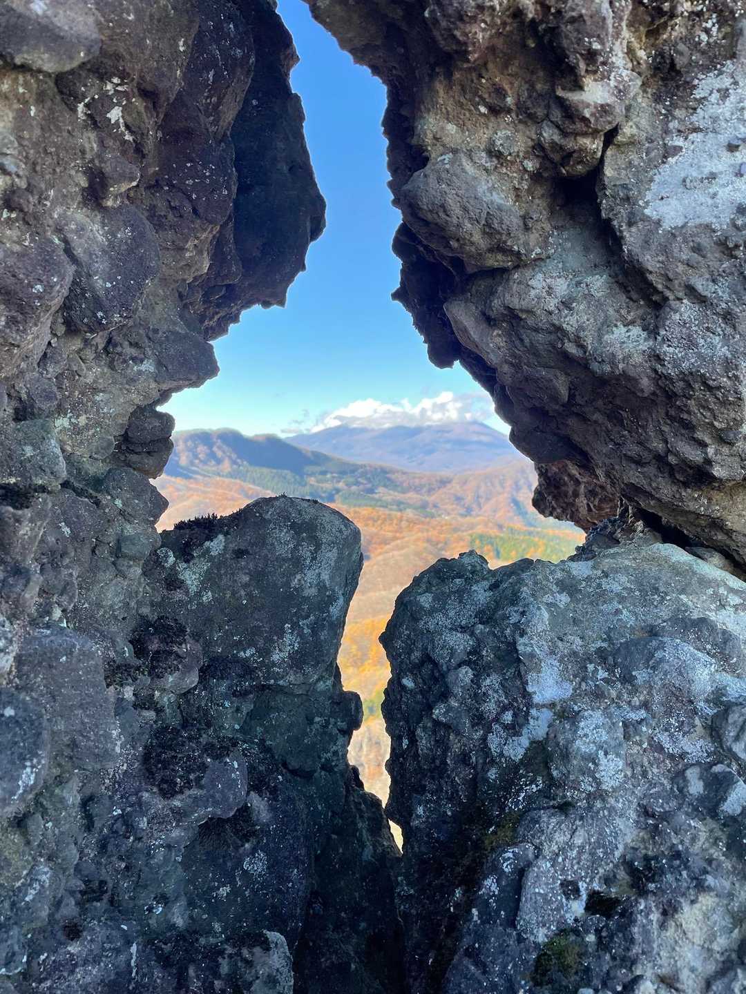 割れ目から見る　浅間山
