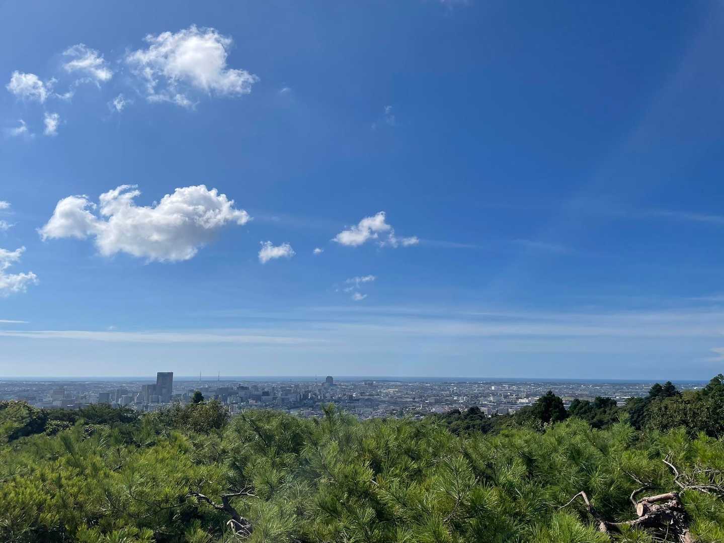 あちこちに展望台があります。
中央は石川県庁