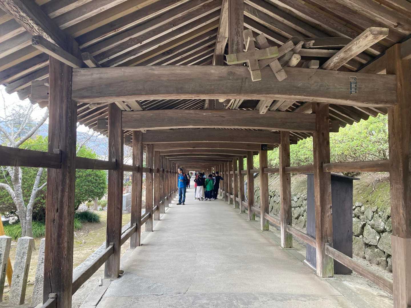 回廊と道路歩きを選べました
