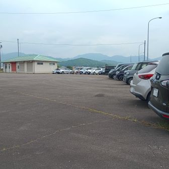 道の駅むげ川、第2駐車場に駐車。満車に近いけど登山者かな？山の中では誰とも会いませんでした。