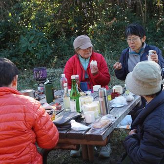 果樹園でランチ。鮒寿司は、お酒のつまみにベスト。