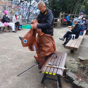 まさしく人馬一体でした🐴
熱いのでかぶりもの脱いで休憩されてました🤗
