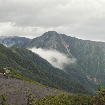 安曇野のシンボル常念岳。美しいピラミッド型です。