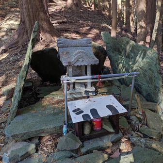 祠あります
パンっパンっ