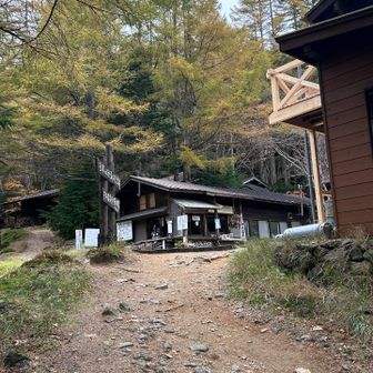 朝起きたら硫黄岳方面はガスガス＆小雨
登山はせずに下山することに