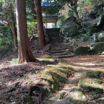 鐘楼門が出てきました。