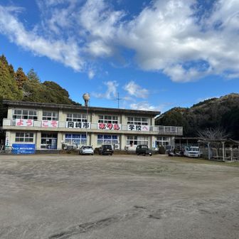 ホタルの学校からスタート▶️
みんなと逆回りルートで。

分岐でルート変えて、すれ違った時は〜、
12時までに会えない時はこのルートで下りて〜とか登山口も分岐も多彩な里山あるあるを脳内シュミレーションしながら歩き出しました。