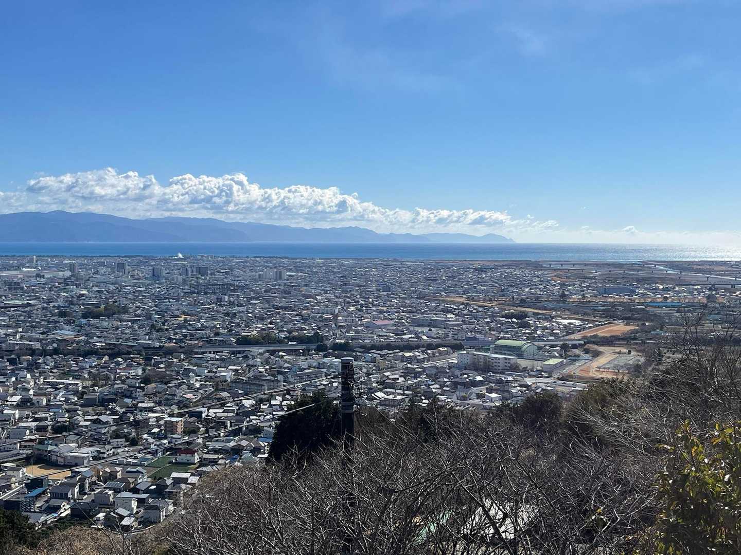 伊豆半島もキレイに見えてる
