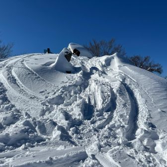 山頂から少し降ります