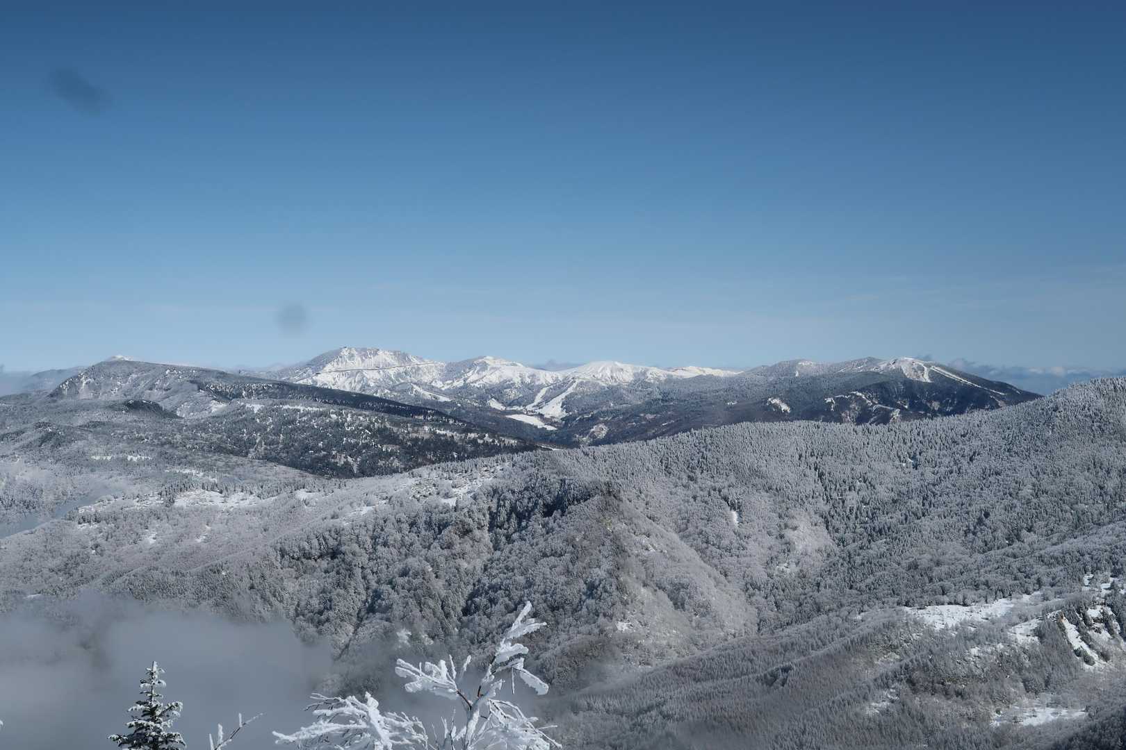 横手山、万座温泉ｽｷｰ場、そして前回BCした草津白根山･表万座ｽｷｰ場跡の展望(^^♪