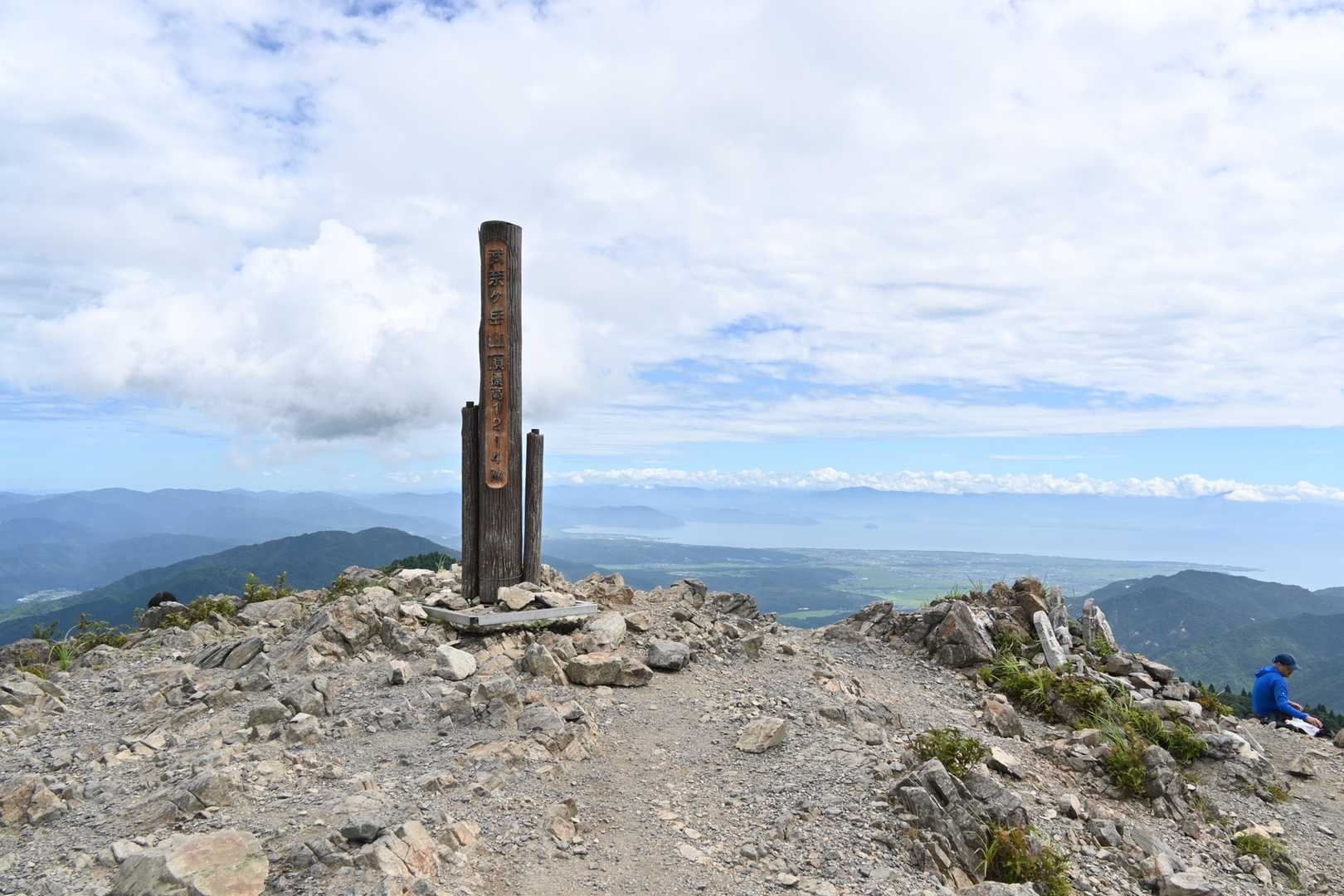 待っていてくれた様な山頂。