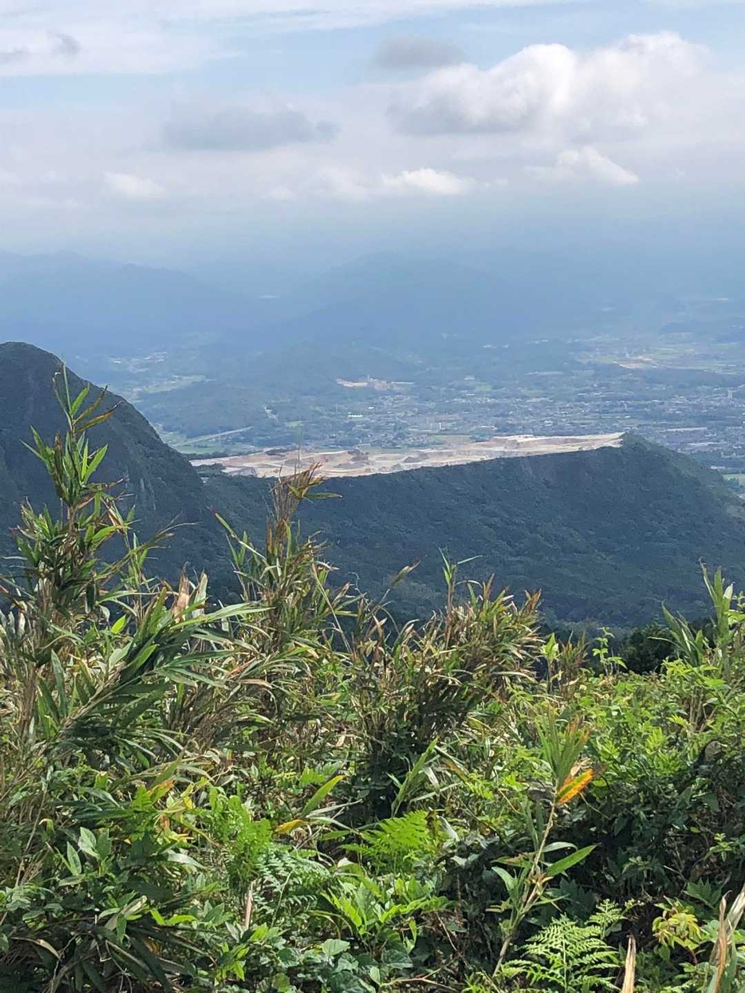 五座目、牛斬山から一ノ岳を眺める😀