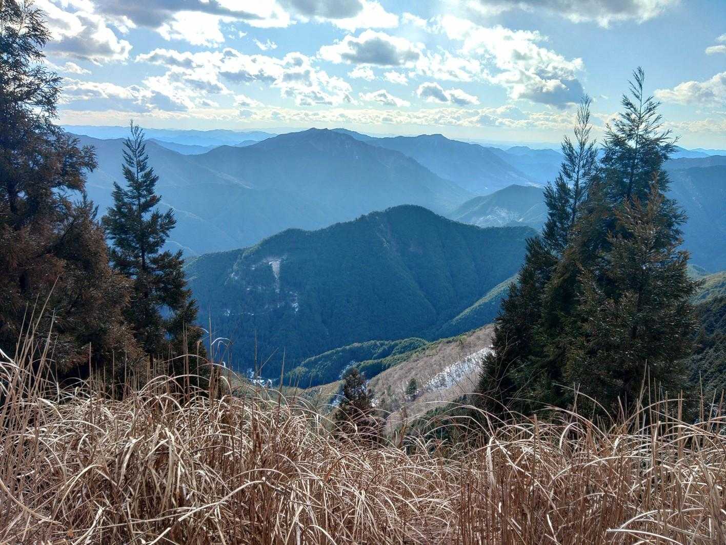 山頂の先
