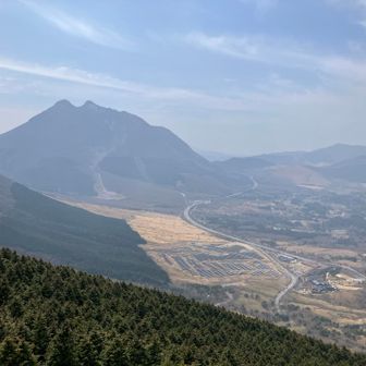 由布岳
青空が広がってきました。