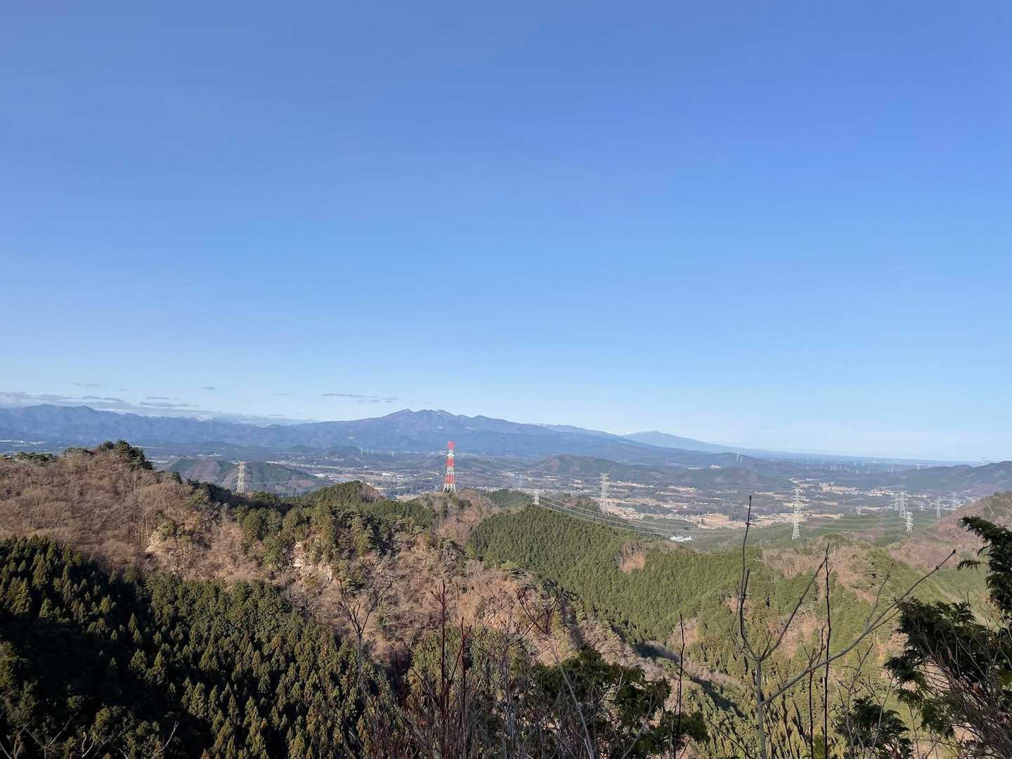 視界を右へそらすとこちらにも存在感ありのお山が。何かなぁと地元の方に伺ったら三百名山の釈迦ヶ岳（高原山）だそう。今度行ってみよう。