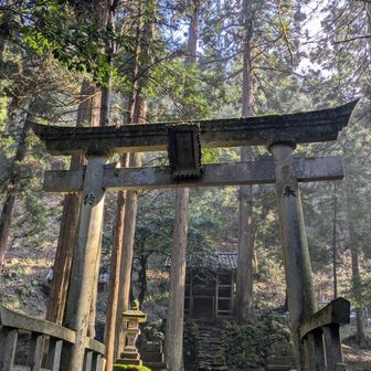 登山口付近のお社にお参り👏