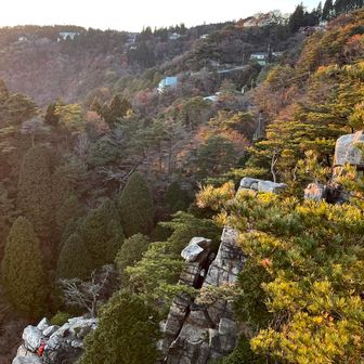 🧗‍♂️クライマーさん登ってはる😨すごいなぁ💪　東岩から見る中岩🪨