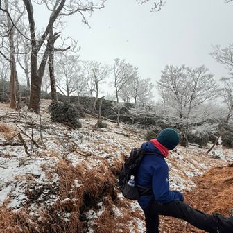 急登つづきで疲れた足をストレッチ
