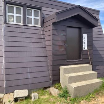 避難小屋だね誰もいない
というか朝日山頂でてからはスライドZero
みんな降りちゃったんでしょ