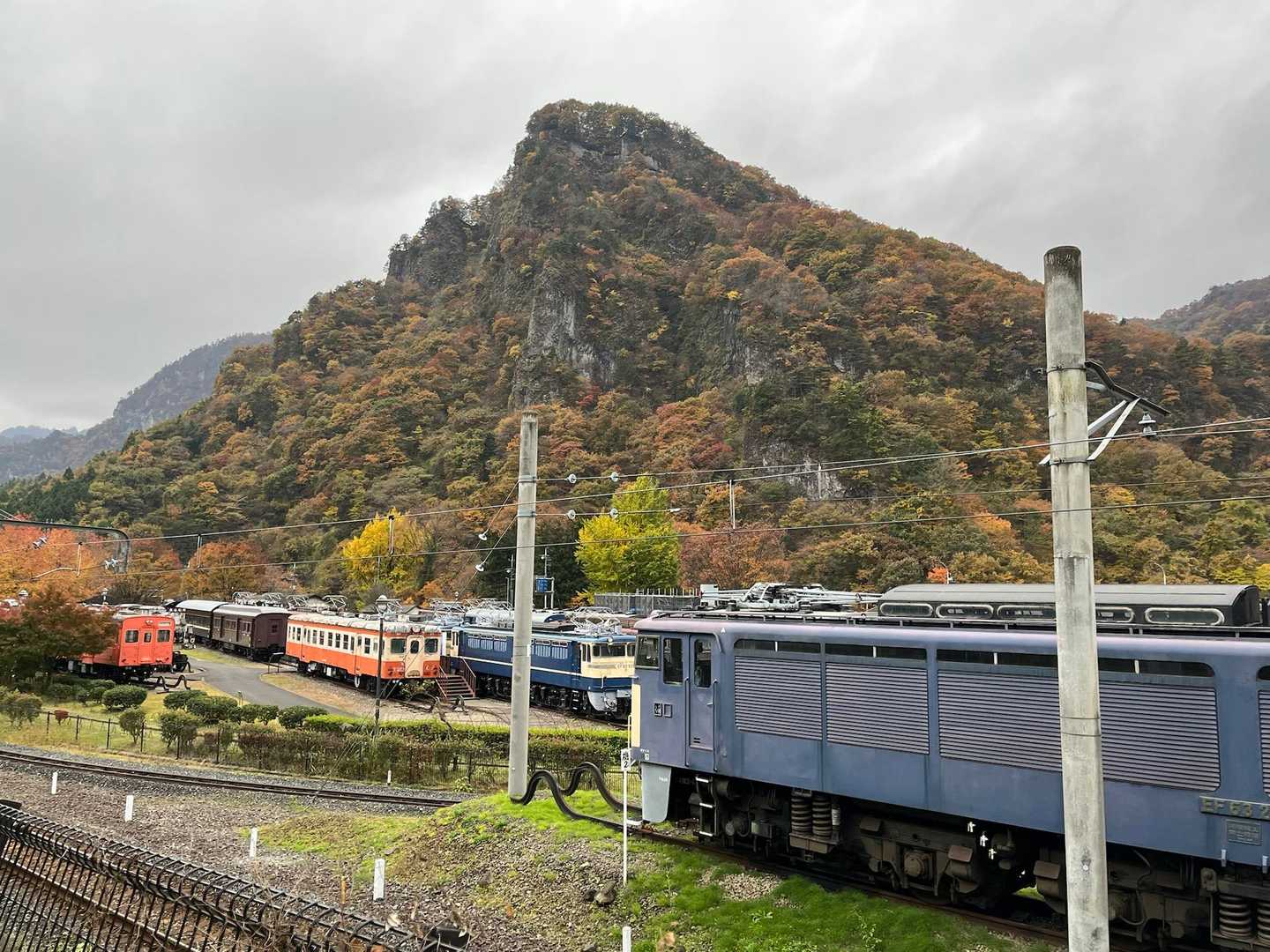 碓氷峠鉄道文化むらには昔の車両がたーくさん。横に見ながら横川駅に向かいます。

碓氷峠鉄道文化むらHP
https://www.usuitouge.com/bunkamura/