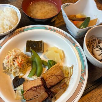 山深い宿でこんな豪華な夕食