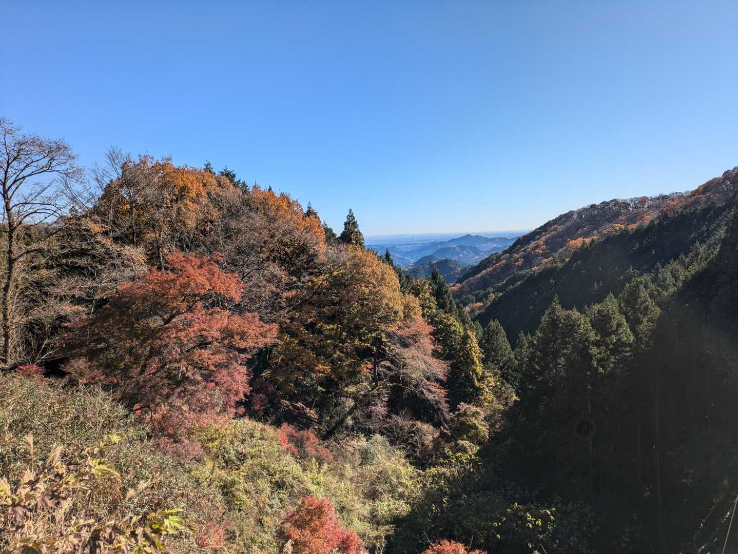 腹も満たされ、下山です