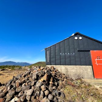 鉄山小屋🛖　引戸の開閉が重たくて大変だった！