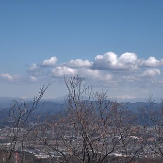 御嶽山と乗鞍〜
ってことは、北アルプス見える…

まだ、少し低いな〜