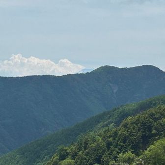 富士山の頂きが見えます