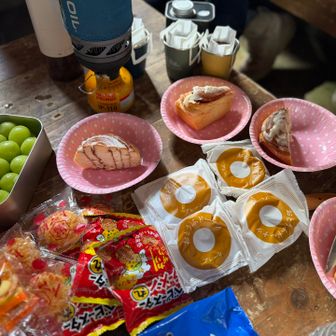 ケーキやお菓子いっぱい
ご馳走になりました🙏