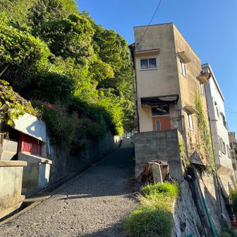 ゆっくりしか歩けないので早めにスタート▶️
青空過ぎる空💙