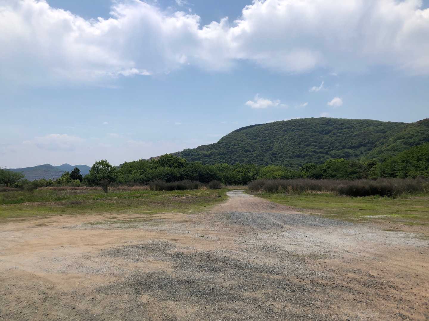 金山サクラアジサイ園の駐車場からスタート