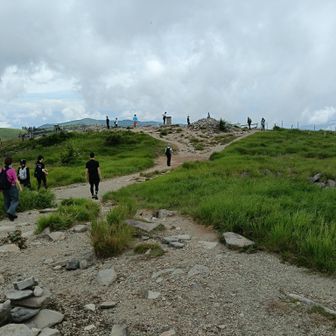 牛臥山頂上は間近に