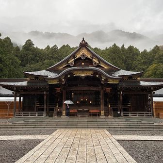 参拝
神社とモヤ
なんか趣きある