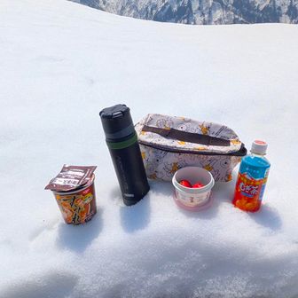 横から主脈を眺めながら岩に座ってのんびり〜😌