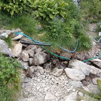 荒川小屋の水場