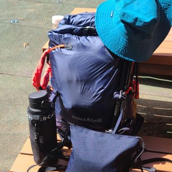 そーそー。ポールを
買い替えようかと思っています
好日山荘さんで、
ブラックダイヤモンドを探そうかな
ザックの中に入れなきゃ‼️

いつまでも、
電車で💦肩身の狭い、
外付けしてる訳には
いかない‼️