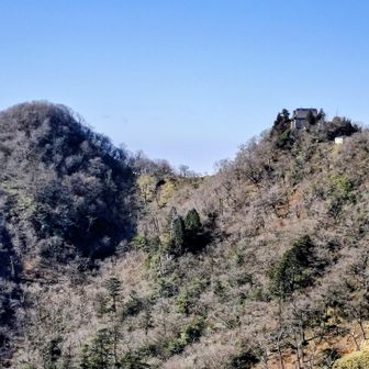 左：南岳　右：中岳
山頂に英彦山神宮上宮が見える