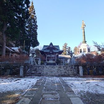 山門をくぐれば
丸で冷蔵庫の中みたいです。
怪我している指先が疼きます。
真綿で包まなきゃー