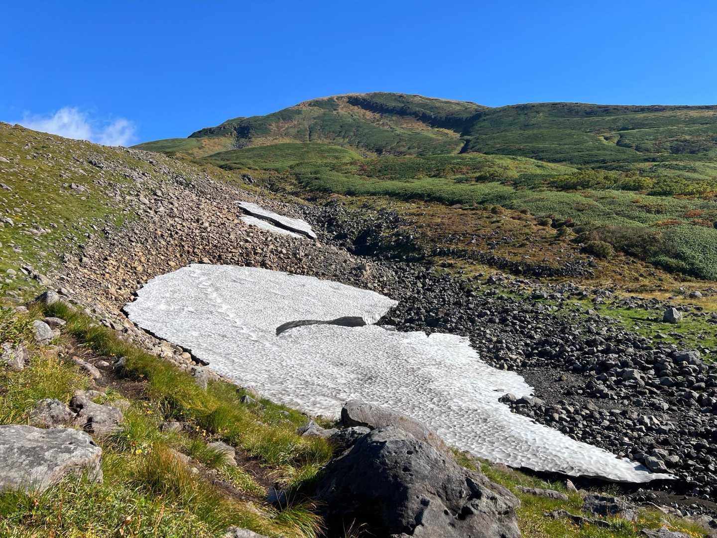 雪渓が残っています⛄️❄️
9月末なのに！信じられない🩵