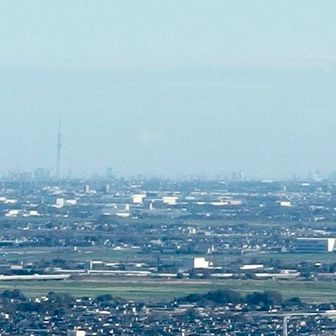 2床山に戻るころには強風のため空気が澄んで、

スカイツリー　Zoom